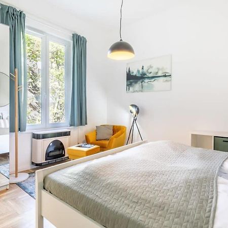 Lovely & Cozy Home With A C ブダペスト エクステリア 写真