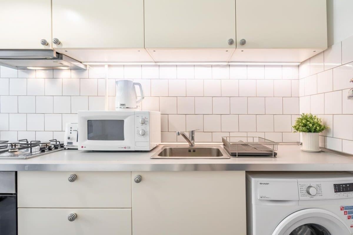 Lovely & Cozy Home With A C ブダペスト エクステリア 写真