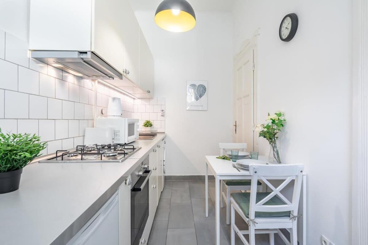 Lovely & Cozy Home With A C ブダペスト エクステリア 写真
