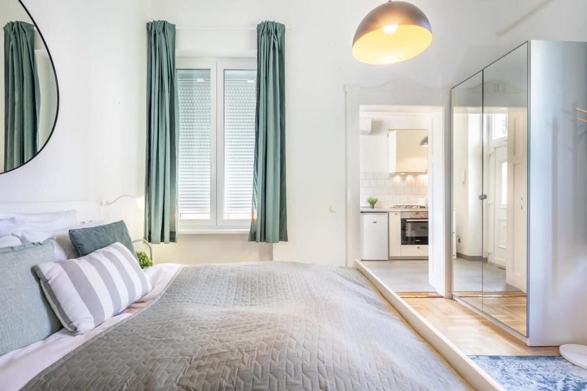 Lovely & Cozy Home With A C ブダペスト エクステリア 写真