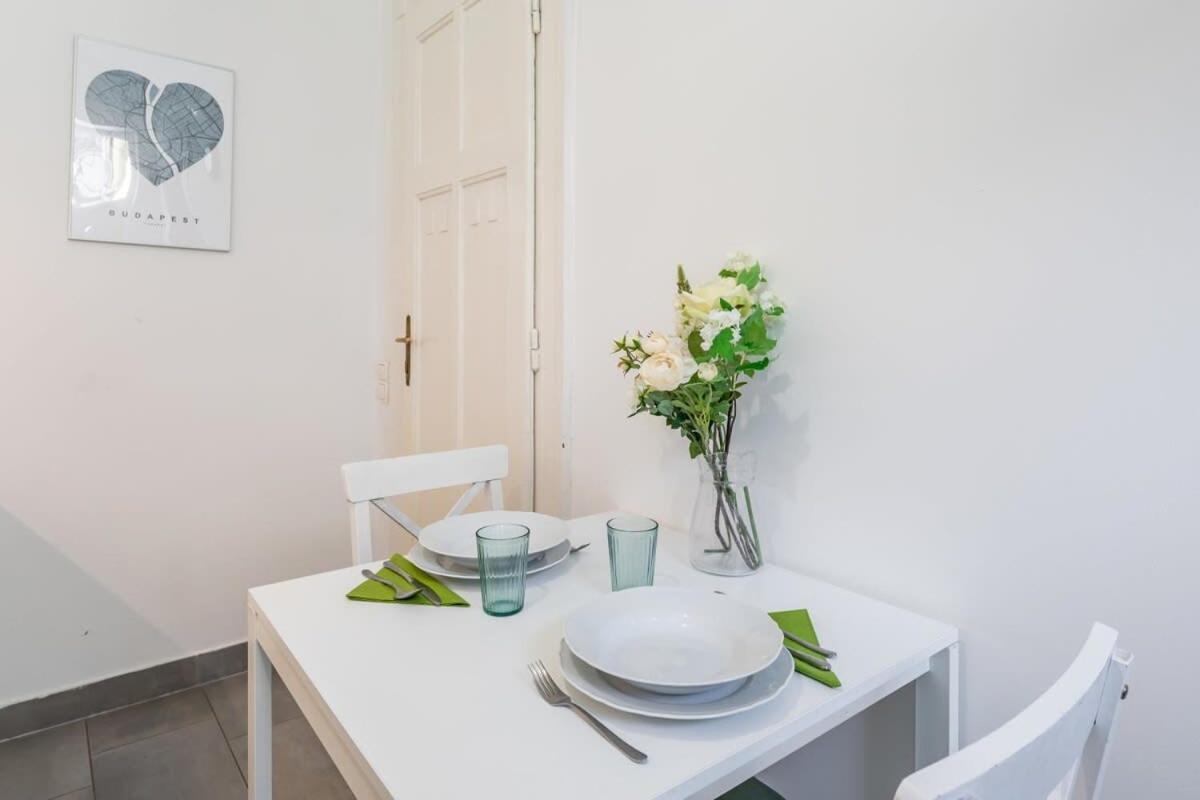 Lovely & Cozy Home With A C ブダペスト エクステリア 写真