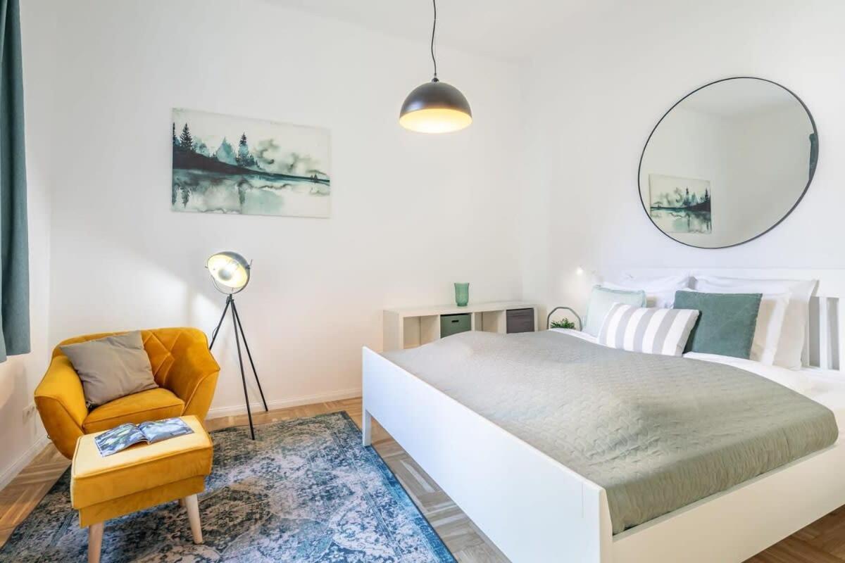 Lovely & Cozy Home With A C ブダペスト エクステリア 写真